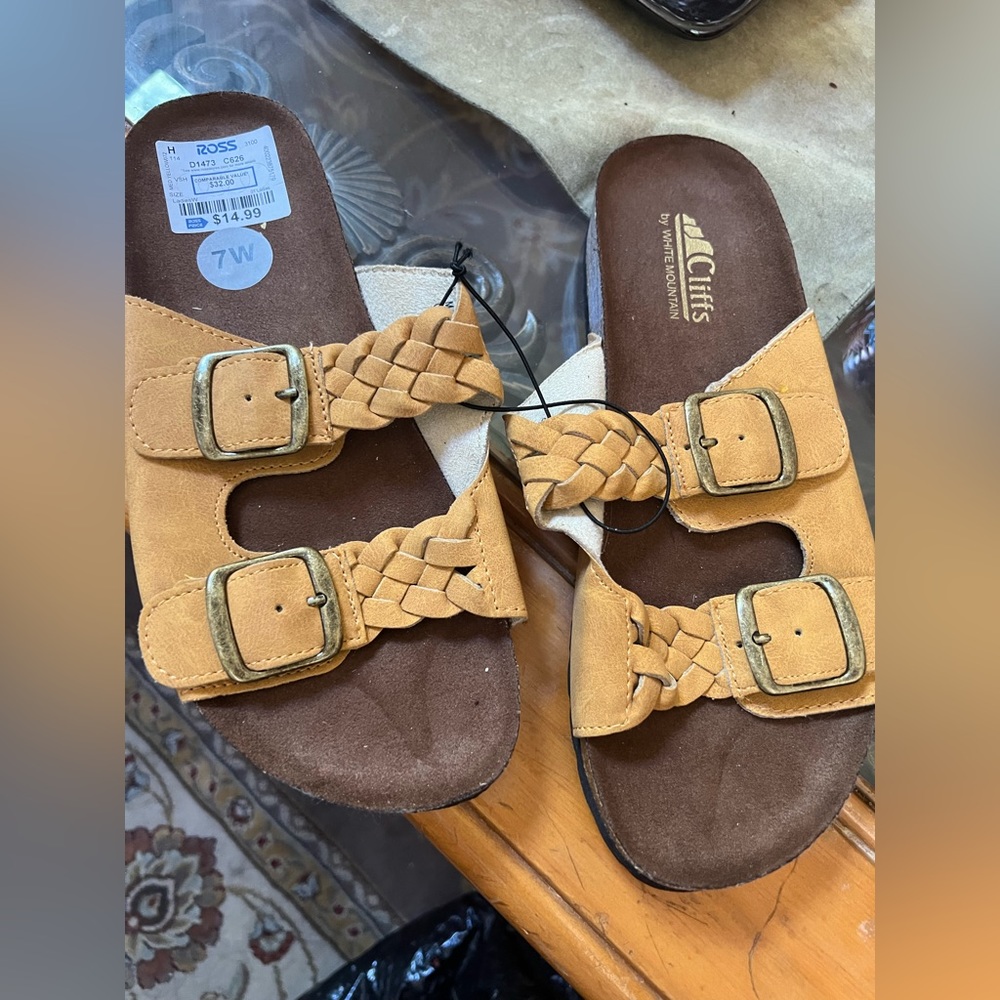 cliffs mustard sandals 💚